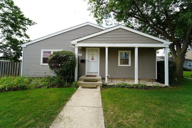 property at 807 Mansfield Ct