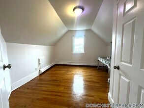 30 Humphreys Pl in Boston, MA - Building Photo - Building Photo