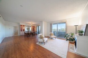 1 Towers Park Ln in San Antonio, TX - Building Photo