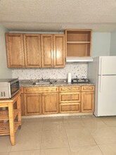 111 Hermosillo Dr in Kissimmee, FL - Foto de edificio - Building Photo