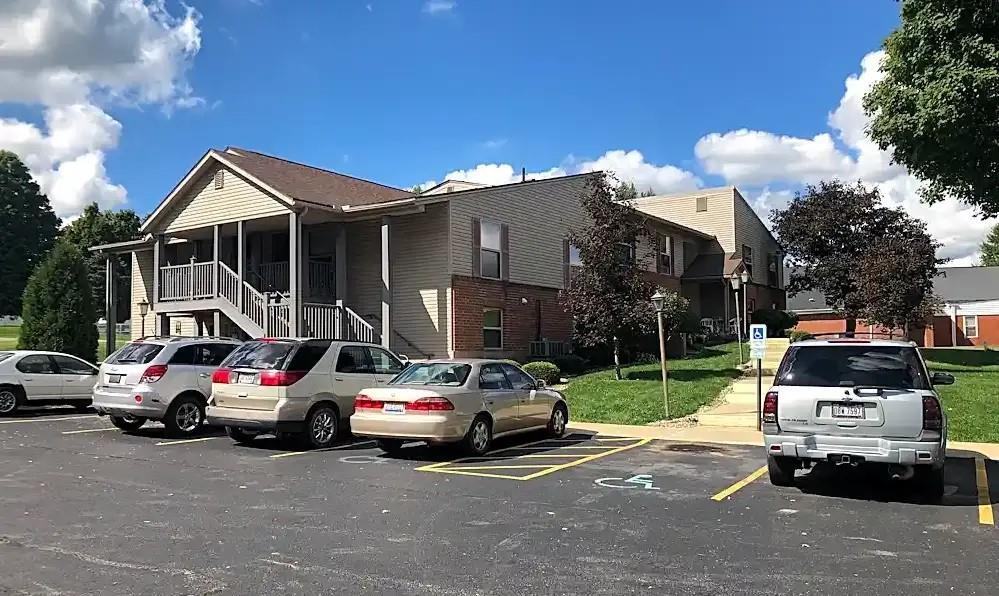 201 W Main St in Lexington, OH - Building Photo