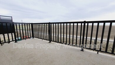 2072 Wonnacott Way SW in Edmonton, AB - Building Photo - Building Photo