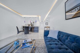 1717 N Bayshore Dr in Miami, FL - Building Photo - Building Photo