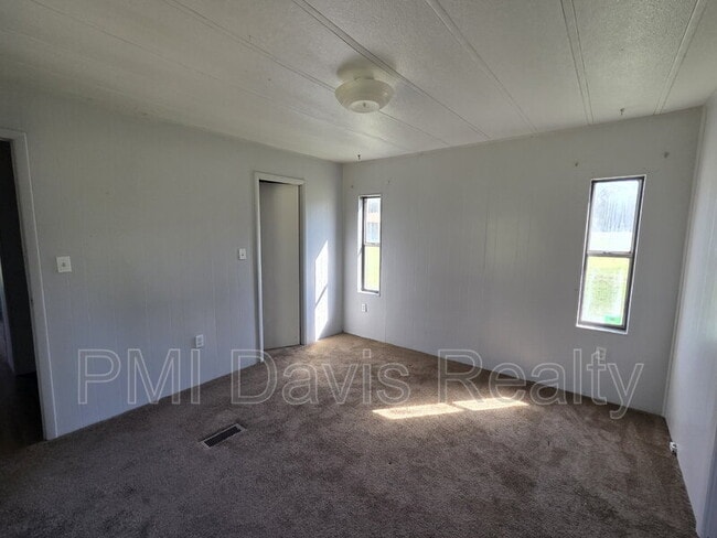 5260 US-17 in Green Cove Springs, FL - Building Photo - Building Photo