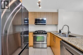 5889 Irmin St in Burnaby, BC - Building Photo - Building Photo