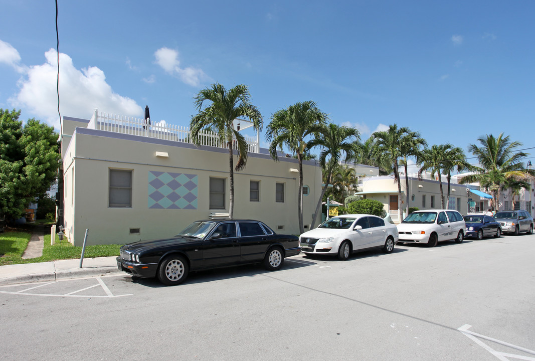 330 Virginia St in Hollywood, FL - Building Photo