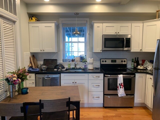 662 Saratoga St in Boston, MA - Building Photo