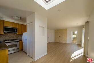 1144 10th St in Santa Monica, CA - Building Photo - Building Photo