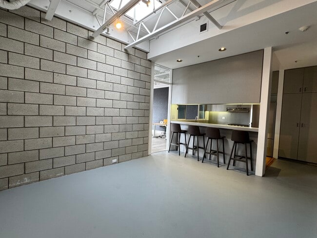 2110 Main St, Unit 304 in Santa Monica, CA - Building Photo - Building Photo