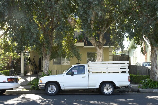 515 Jackson Ave in Redwood City, CA - Foto de edificio - Building Photo