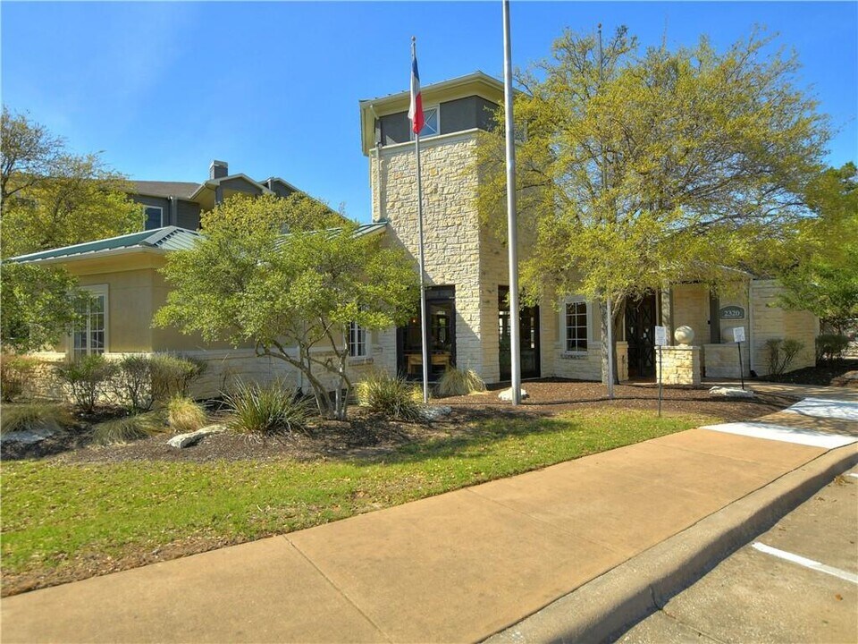 2320 Gracy Farms Ln in Austin, TX - Foto de edificio