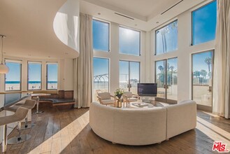 11 Marine Terrace in Santa Monica, CA - Building Photo - Building Photo