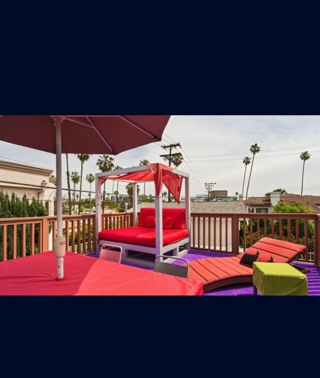 8661 Clifton Way in Beverly Hills, CA - Building Photo - Building Photo