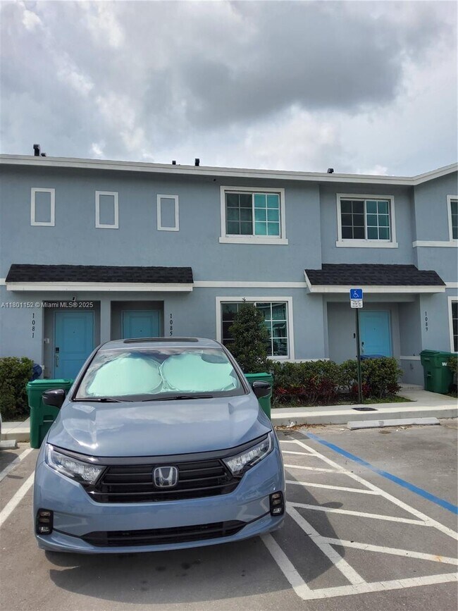 1085 NW 4th Ter in Florida City, FL - Building Photo - Building Photo