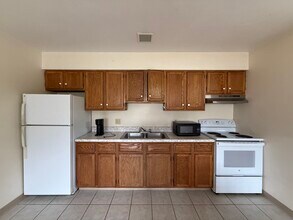 164 Kendall Ave, Unit 1 in Ithaca, NY - Building Photo - Building Photo