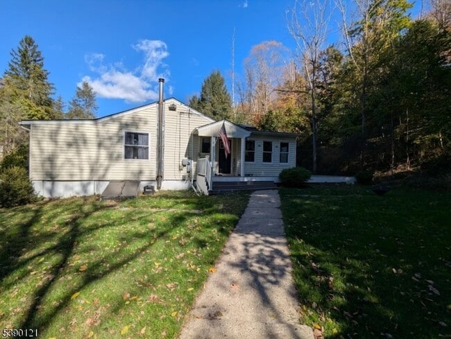 property at 10 Sycamore Ln