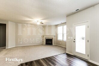 4653 Rainwater Ln in Whitestown, IN - Foto de edificio - Building Photo