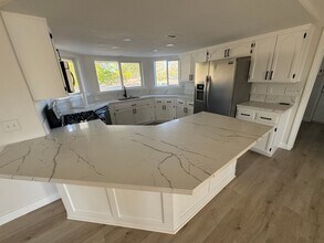 8020 Newhall Ave in Hesperia, CA - Building Photo - Building Photo