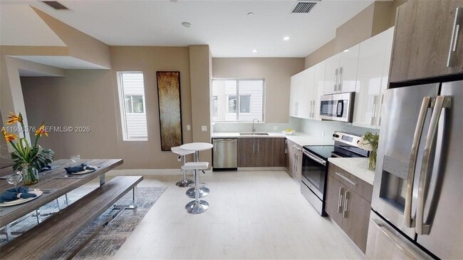 626 NE 12th Ave in Fort Lauderdale, FL - Foto de edificio - Building Photo