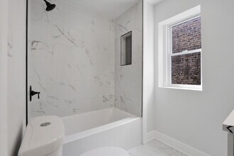 7214 S King Dr, Unit Apt 2 in Chicago, IL - Foto de edificio - Building Photo