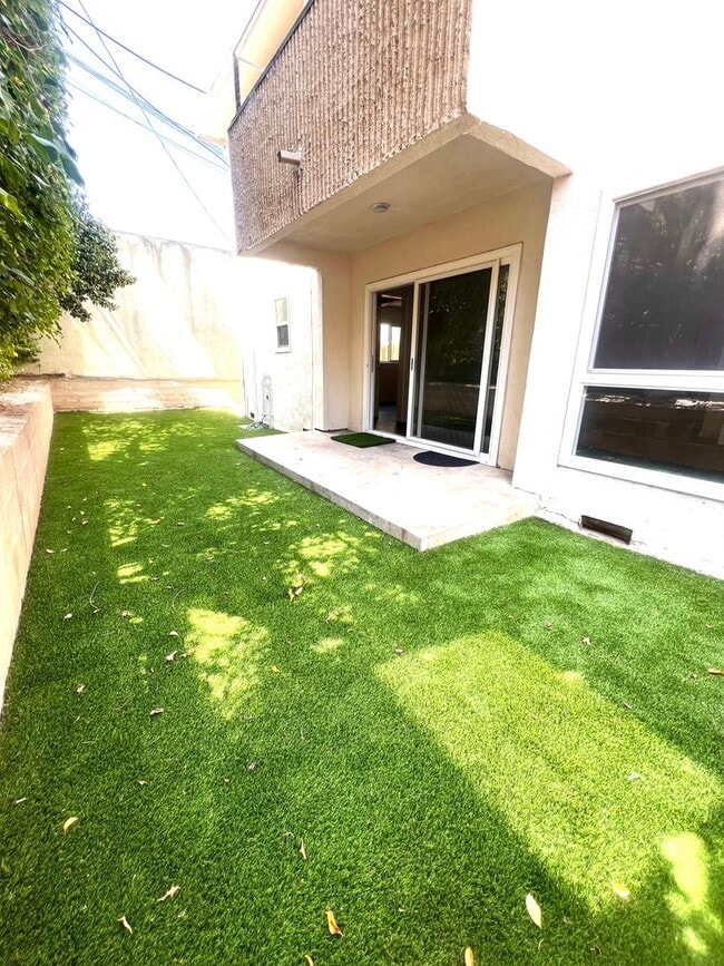 2621 S Centinela Ave in Santa Monica, CA - Building Photo - Building Photo
