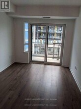 395 Dundas St W in Oakville, ON - Building Photo - Building Photo