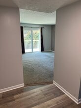 1935 Gardiner Ln in Louisville, KY - Building Photo - Building Photo