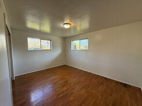 210 Sunnyside Dr in Eugene, OR - Building Photo - Building Photo