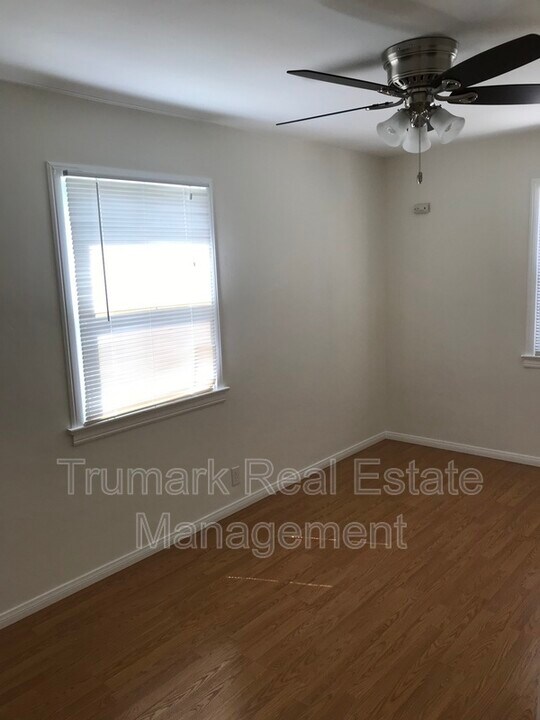929 E Lexington Dr in Glendale, CA - Building Photo