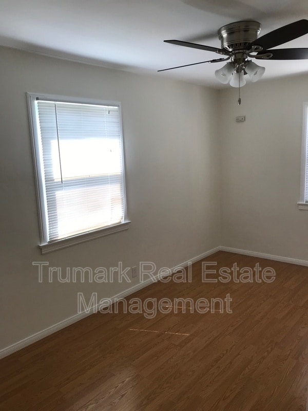 property at 929 E Lexington Dr