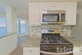 2116 Stein Way in Carrollton, TX - Foto de edificio - Building Photo