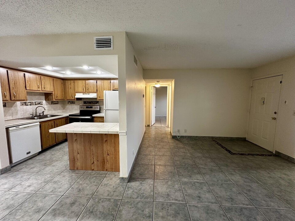 4247 Oak Terrace Dr in Greenacres, FL - Foto de edificio
