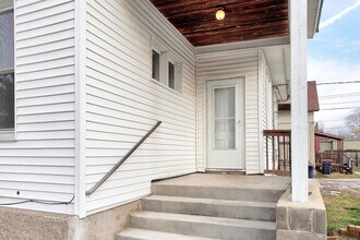 140-142 E 15th St in Holland, MI - Building Photo - Building Photo