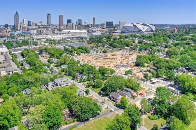 679 Jones Ave NW in Atlanta, GA - Foto de edificio - Building Photo