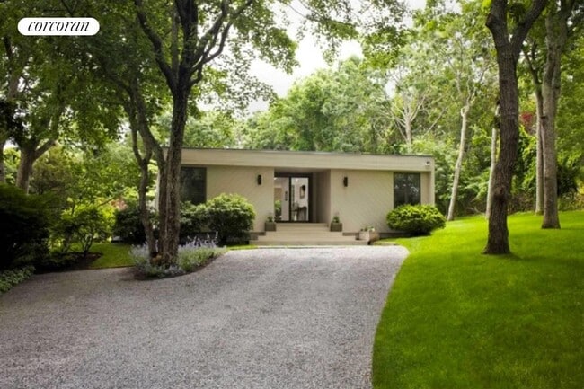 115 Runnymede Dr in East Hampton, NY - Foto de edificio - Building Photo