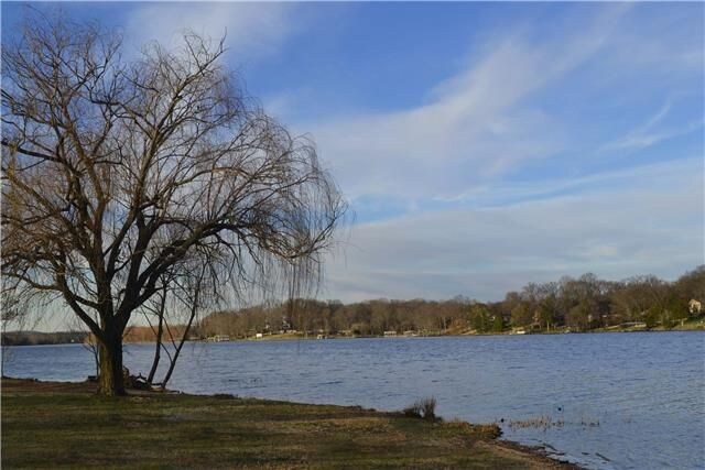 162 Edgewood Dr in Hendersonville, TN - Building Photo