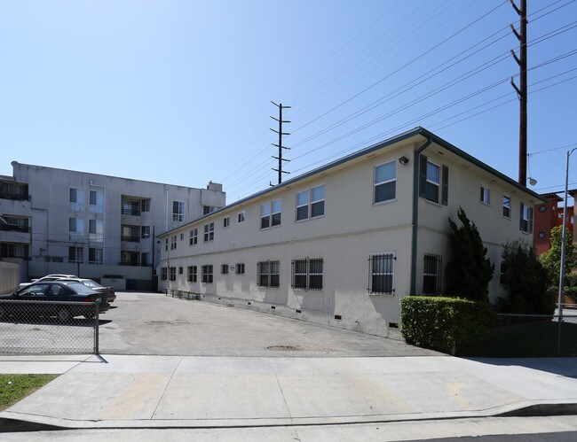 4300 S Centinela Ave in Los Angeles, CA - Building Photo - Building Photo