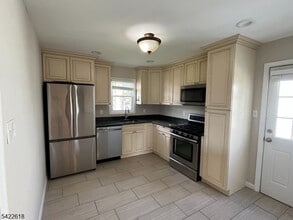 76 Liberty St in Clifton, NJ - Building Photo - Building Photo