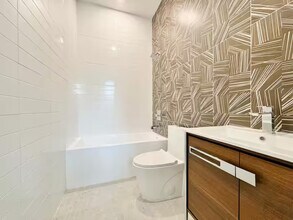 Furnished room/NOT APARTMENT, Unit 4 in Brooklyn, NY - Building Photo - Building Photo