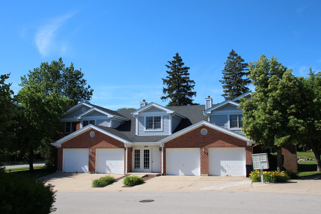 Highland Springs in Elgin, IL - Foto de edificio - Building Photo