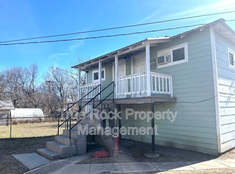 531 W 9th St in Ada, OK - Building Photo