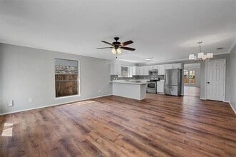 4828 Ashton Ave in Fort Worth, TX - Foto de edificio - Building Photo