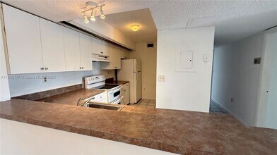 8560 SW 212th St in Cutler Bay, FL - Building Photo - Building Photo