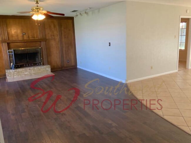 1470 W South Loop in Stephenville, TX - Building Photo - Building Photo