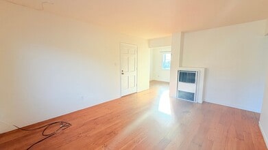 1910-1910 42nd Ave in Oakland, CA - Building Photo - Building Photo