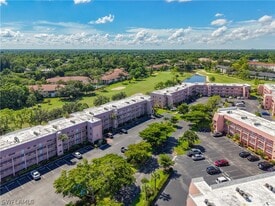 200 Turtle Lake Ct in Naples, FL - Building Photo