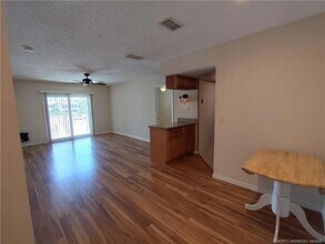 950 S Kanner Hwy, Unit D27 in Stuart, FL - Building Photo - Building Photo