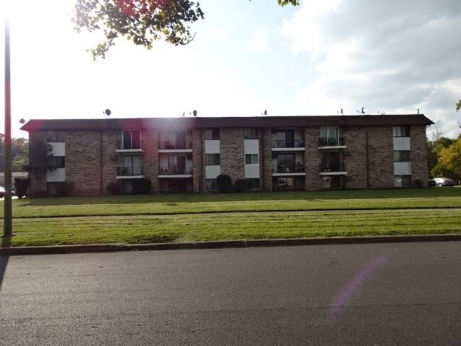 Robert Drive Apartments in North Tonawanda, NY - Building Photo - Interior Photo