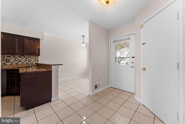 26 Allison Ct in Monmouth Junction, NJ - Building Photo - Building Photo