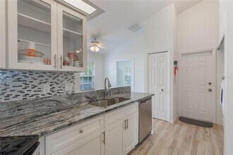 615 Juniper Way in Tavares, FL - Foto de edificio - Building Photo